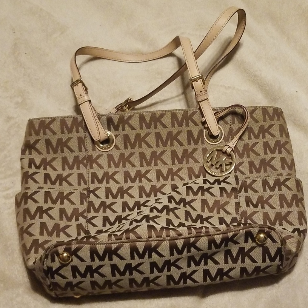 Michael Kors jet set signature tote